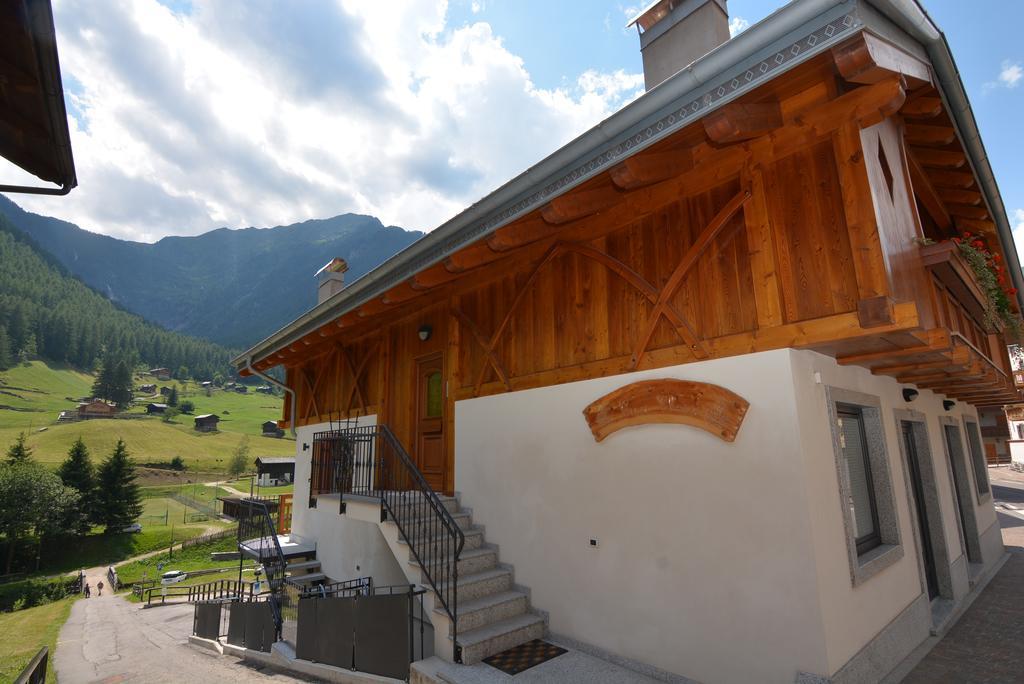 Apartmán Casa Elena Rabbi Exteriér fotografie
